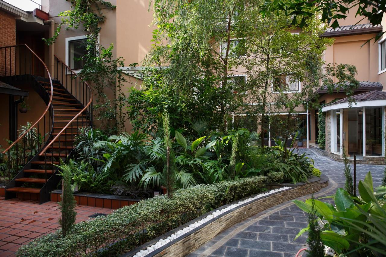 Hotel Thrive, A Tropical Courtyard Katmandu Dış mekan fotoğraf