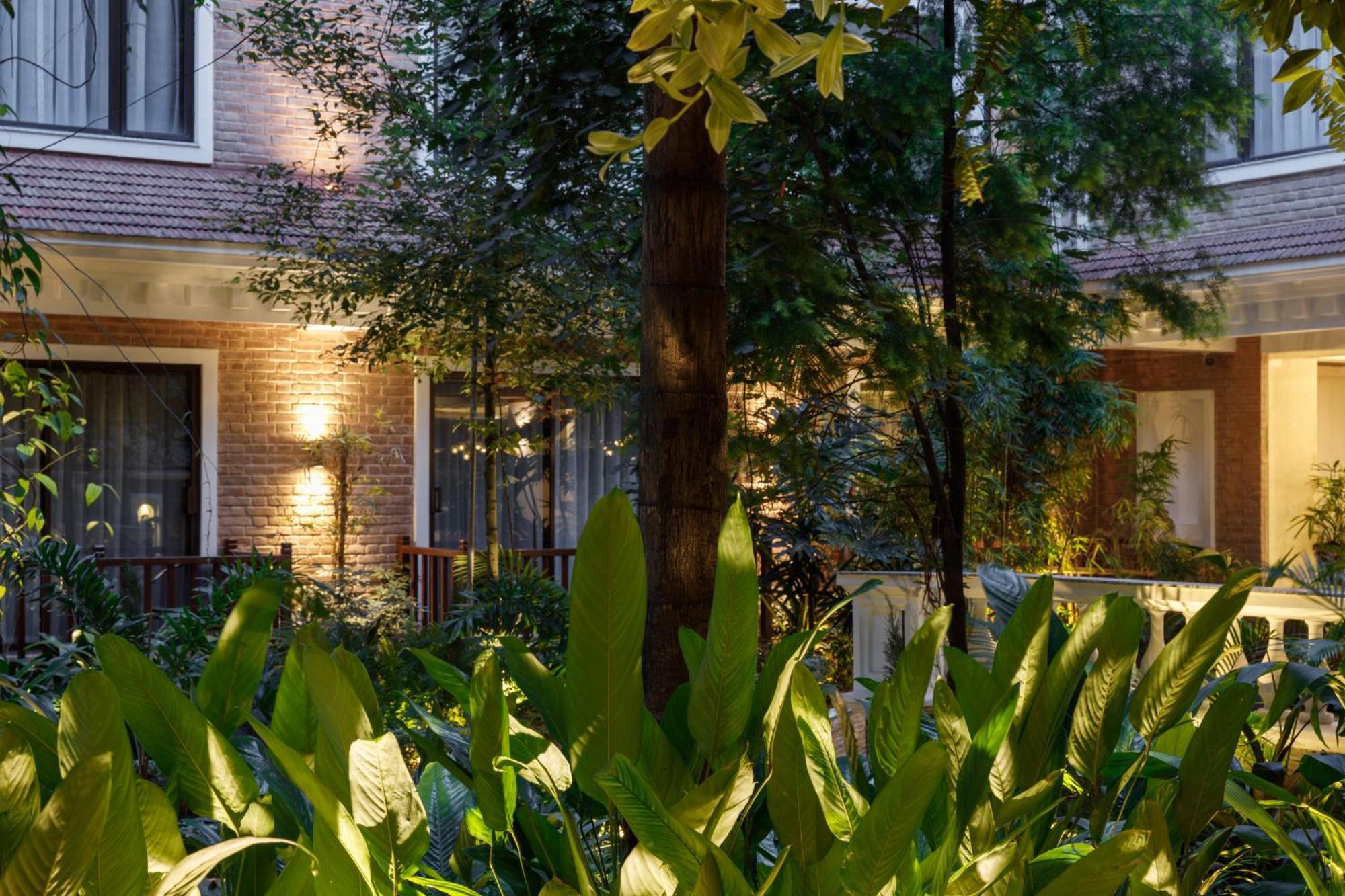 Hotel Thrive, A Tropical Courtyard Katmandu Dış mekan fotoğraf