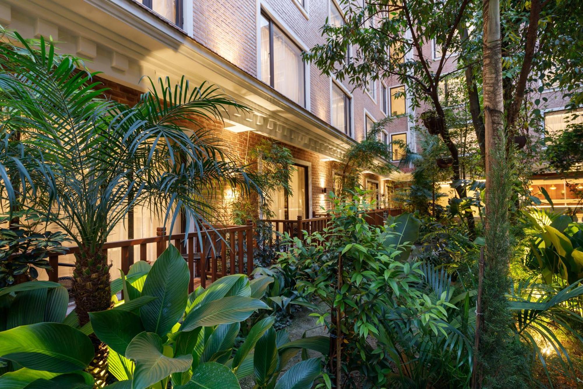 Hotel Thrive, A Tropical Courtyard Katmandu Dış mekan fotoğraf