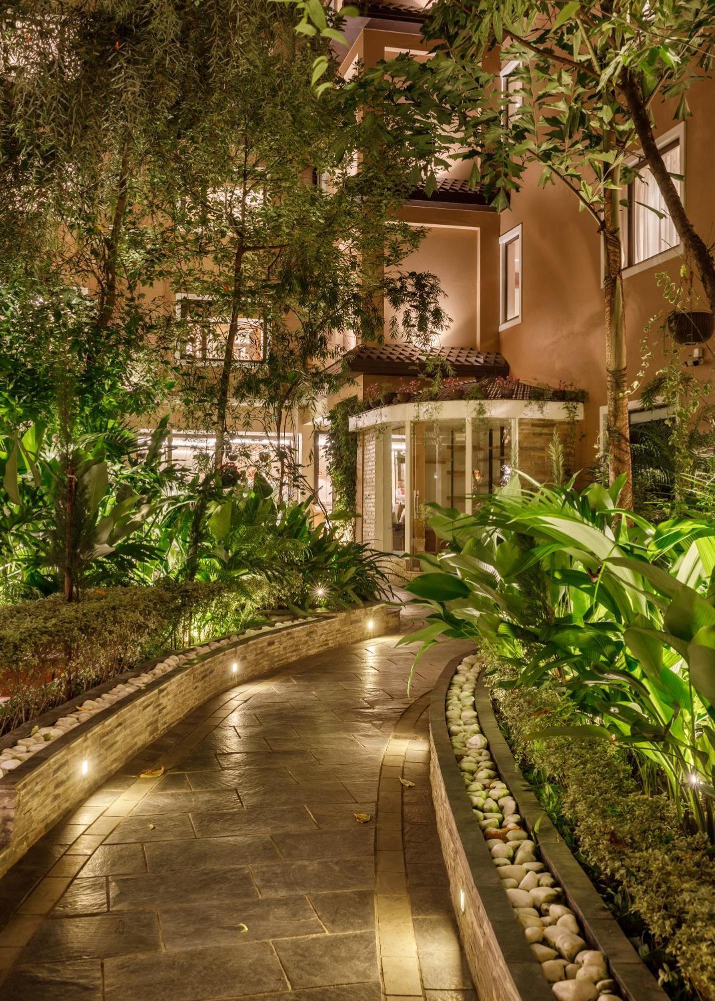 Hotel Thrive, A Tropical Courtyard Katmandu Dış mekan fotoğraf